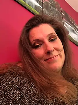 Snapshot of Lwhite1 chatting on 03-08-25, 03:24 Lwhite1 online show from 03-08-25, 03:24