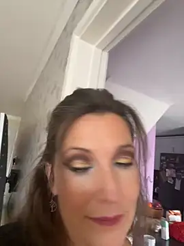 Snapshot of Lwhite1 chatting on 10-02-25, 04:03 Lwhite1 online show from 10-02-25, 04:03