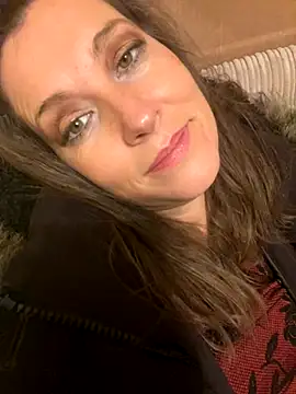 Snapshot of Lwhite1 chatting on 11-20-25, 04:51 Lwhite1 online show from 11-20-25, 04:51