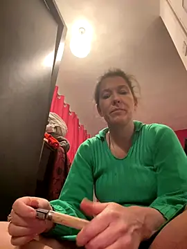 Snapshot of Lwhite1 chatting on 11-25-25, 05:35 Lwhite1 online show from 11-25-25, 05:35