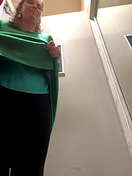 Lwhite1 online show from 12-18-25, 04:24