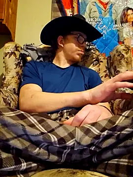 Snapshot of REDHAMMER_ chatting on 02-23-25, 04:39 REDHAMMER online show from 02-23-25, 04:39