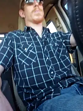 Snapshot of REDHAMMER_ chatting on 11-11-25, 09:15 REDHAMMER online show from 11-11-25, 09:15