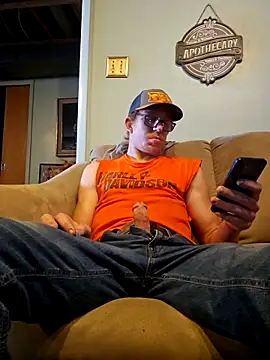 Snapshot of REDHAMMER_ chatting on 03-06-26, 06:15 REDHAMMER online show from 03-06-26, 06:15