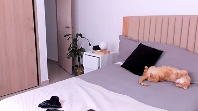 AnaHenao online show from 09-25-25, 06:11