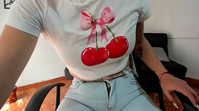 Snapshot of merlinaadams_ chatting on 10-28-25, 02:31 merlinaadams  online show from 10-28-25, 02:31