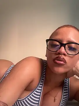 Snapshot of Charlotee_ chatting on 01-05-25, 12:42 Charlotee online show from 01-05-25, 12:42