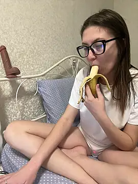 BeatriceTender online show from 02-11-25, 04:02