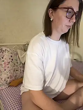 BeatriceTender online show from 11-12-25, 07:24