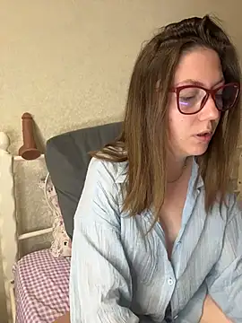 Snapshot of BeatriceTender chatting on 05-17-26, 07:32 BeatriceTender online show from 05-17-26, 07:32
