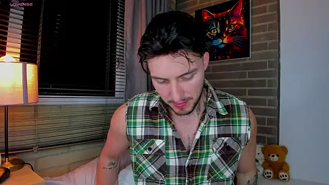Snapshot of liam_oficial02 chatting on 06-20-26, 03:31 liam oficial02 online show from 06-20-26, 03:31
