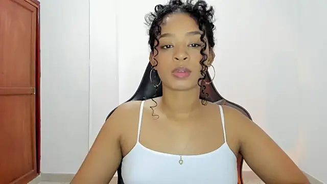 Snapshot of avellanatammy chatting on 10-14-25, 02:45 avellanatammy online show from 10-14-25, 02:45