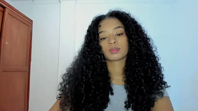 Snapshot of avellanatammy chatting on 10-21-25, 01:28 avellanatammy online show from 10-21-25, 01:28