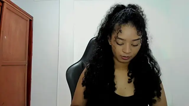 Snapshot of avellanatammy chatting on 10-25-25, 12:40 avellanatammy online show from 10-25-25, 12:40