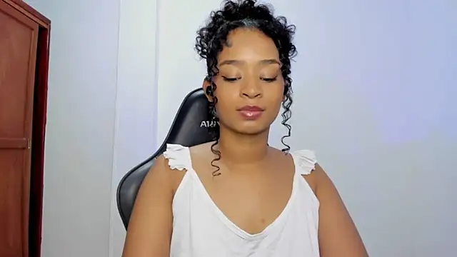 Snapshot of avellanatammy chatting on 10-29-25, 12:57 avellanatammy online show from 10-29-25, 12:57