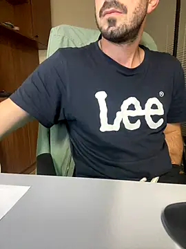 Snapshot of giorgakaci69 chatting on 10-09-25, 03:21 giorgakaci69 online show from 10-09-25, 03:21