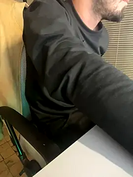 Snapshot of giorgakaci69 chatting on 11-27-25, 03:14 giorgakaci69 online show from 11-27-25, 03:14