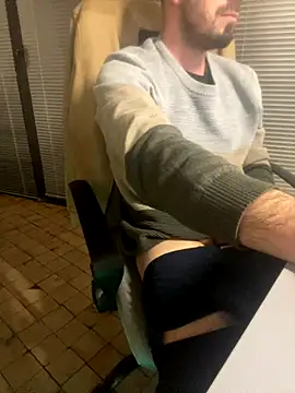 Snapshot of giorgakaci69 chatting on 12-17-25, 04:57 giorgakaci69 online show from 12-17-25, 04:57