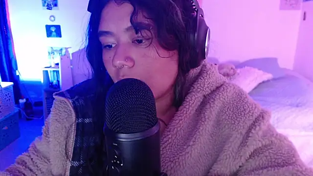 Snapshot of StephaniFox chatting on 12-13-24, 04:54 StephaniFox online show from 12-13-24, 04:54