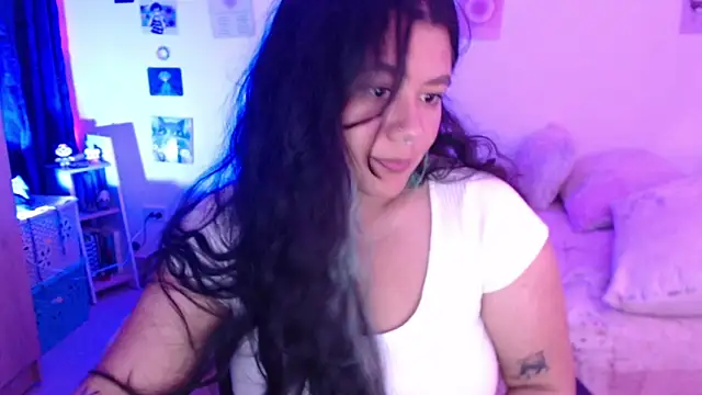 Snapshot of StephaniFox chatting on 12-19-24, 01:28 StephaniFox online show from 12-19-24, 01:28