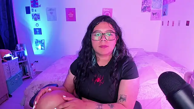 Snapshot of StephaniFox chatting on 12-24-24, 07:17 StephaniFox online show from 12-24-24, 07:17