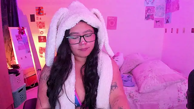 Snapshot of StephaniFox chatting on 01-14-25, 05:08 StephaniFox online show from 01-14-25, 05:08