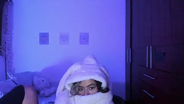 Snapshot of StephaniFox chatting on 10-29-25, 12:02 StephaniFox online show from 10-29-25, 12:02