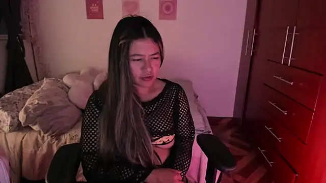 Snapshot of StephaniFox chatting on 11-10-25, 12:20 StephaniFox online show from 11-10-25, 12:20