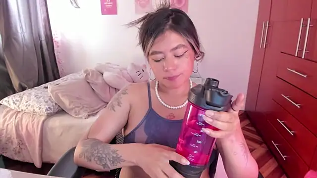 Snapshot of StephaniFox chatting on 12-01-25, 07:52 StephaniFox online show from 12-01-25, 07:52