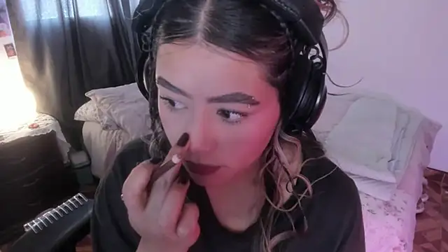 Snapshot of StephaniFox chatting on 12-13-25, 07:53 StephaniFox online show from 12-13-25, 07:53