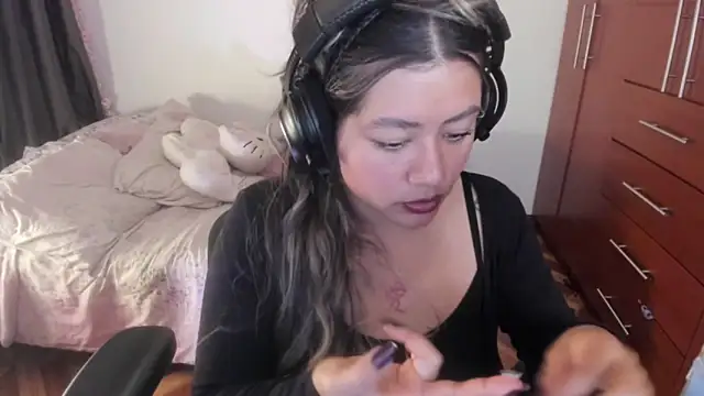 Snapshot of StephaniFox chatting on 12-14-25, 11:09 StephaniFox online show from 12-14-25, 11:09