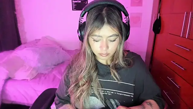 StephaniFox online show from 04-21-26, 03:46