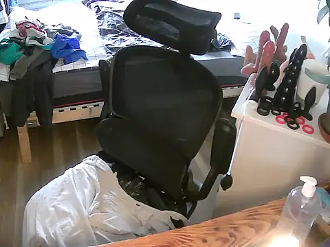 Snapshot of twinkish_90 chatting on 01-23-25, 11:15 twinkish 90 online show from 01-23-25, 11:15