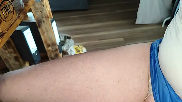 Snapshot of twinkish_90 chatting on 09-17-25, 08:16 twinkish 90 online show from 09-17-25, 08:16