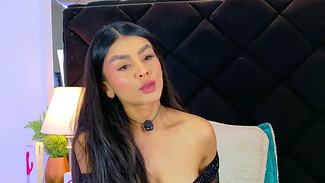 Snapshot of Holly_Brensonexx_ chatting on 10-28-25, 01:03 Holly Brensonexx online show from 10-28-25, 01:03