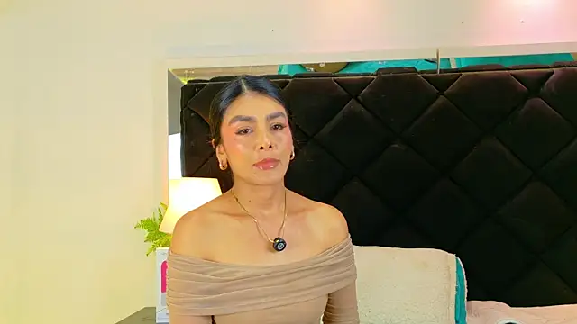 Snapshot of Holly_Brensonexx_ chatting on 11-12-25, 01:44 Holly Brensonexx online show from 11-12-25, 01:44