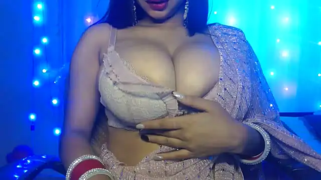 Snapshot of Naughty_nikkii chatting on 03-08-25, 11:37 Naughty nikkii online show from 03-08-25, 11:37