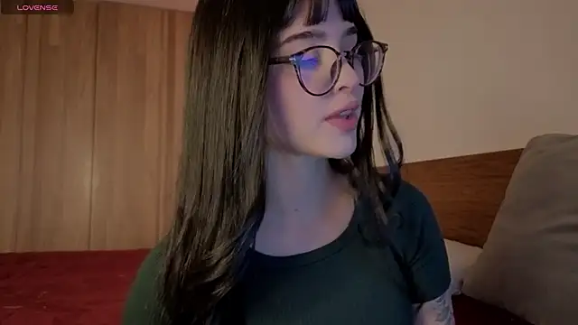 Snapshot of Roxxy_mora chatting on 06-11-26, 10:19 Roxxy mora online show from 06-11-26, 10:19