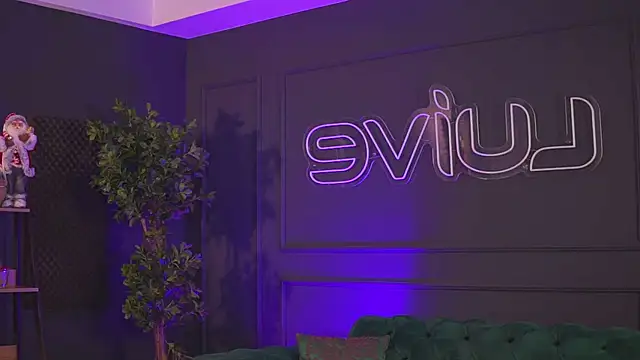 RaquelleVon online show from 12-30-24, 01:26