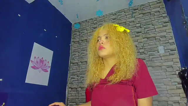 Snapshot of sofiacastillo01 chatting on 02-16-25, 01:05 sofiacastillo01 online show from 02-16-25, 01:05