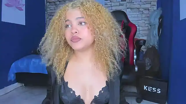 Snapshot of sofiacastillo01 chatting on 02-20-25, 05:40 sofiacastillo01 online show from 02-20-25, 05:40