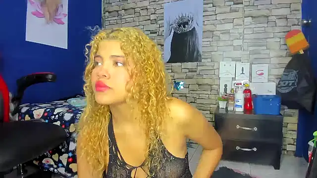 Snapshot of sofiacastillo01 chatting on 03-07-25, 12:45 sofiacastillo01 online show from 03-07-25, 12:45