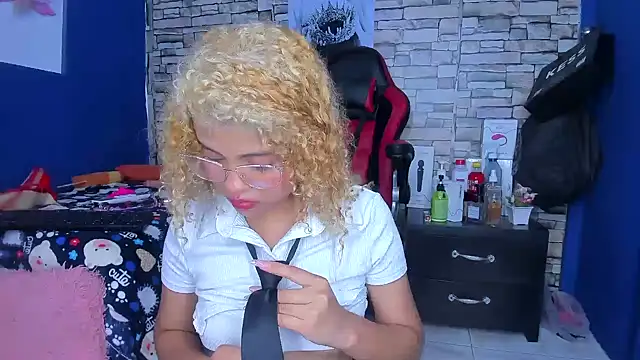 Snapshot of sofiacastillo01 chatting on 03-15-25, 10:22 sofiacastillo01 online show from 03-15-25, 10:22