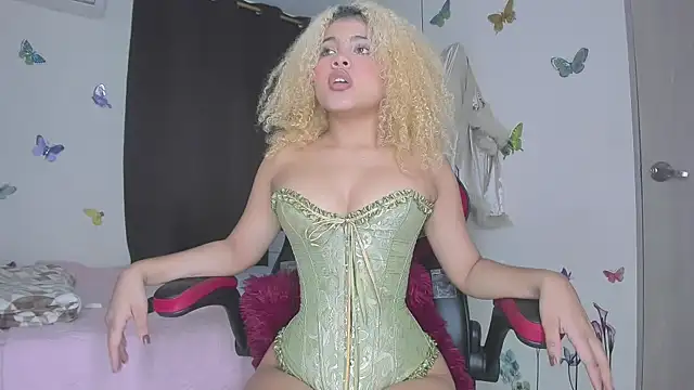 Snapshot of sofiacastillo01 chatting on 09-12-25, 02:17 sofiacastillo01 online show from 09-12-25, 02:17