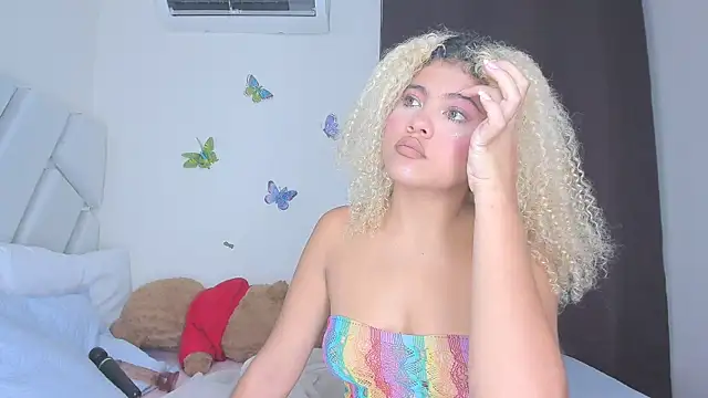 sofiacastillo01 online show from 03-04-26, 02:01