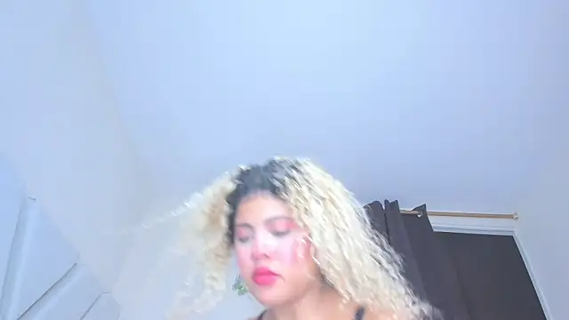 sofiacastillo01 online show from 04-24-26, 06:32