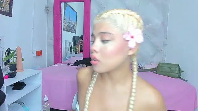 Snapshot of sofiacastillo01 chatting on 06-21-26, 01:35 sofiacastillo01 online show from 06-21-26, 01:35