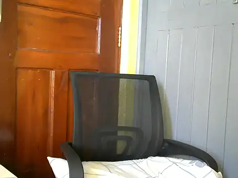 Sexy burberry online show from 12-22-24, 06:17