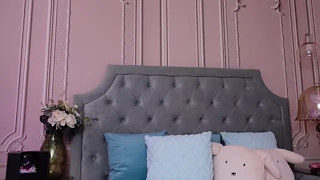 LucyAddison online show from 04-04-26, 04:11