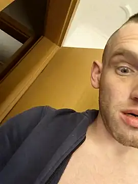 Snapshot of Bartzrl chatting on 10-10-25, 02:43 Bartzrl online show from 10-10-25, 02:43